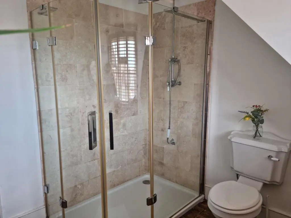 Spacious top floor suite top of Edwardian house