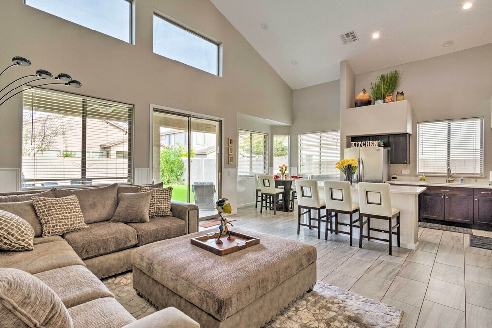 Group Fun in Glendale! Getaway w/ Private Pool