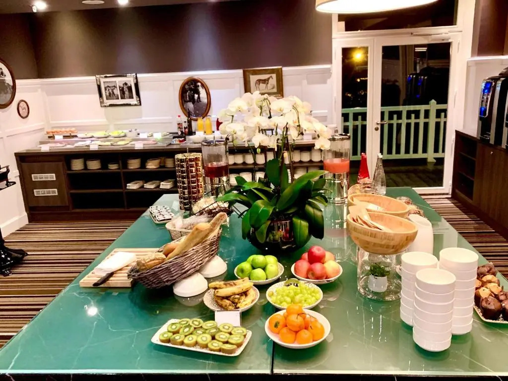 Renaissance Paris Hippodrome de St. Cloud Hotel