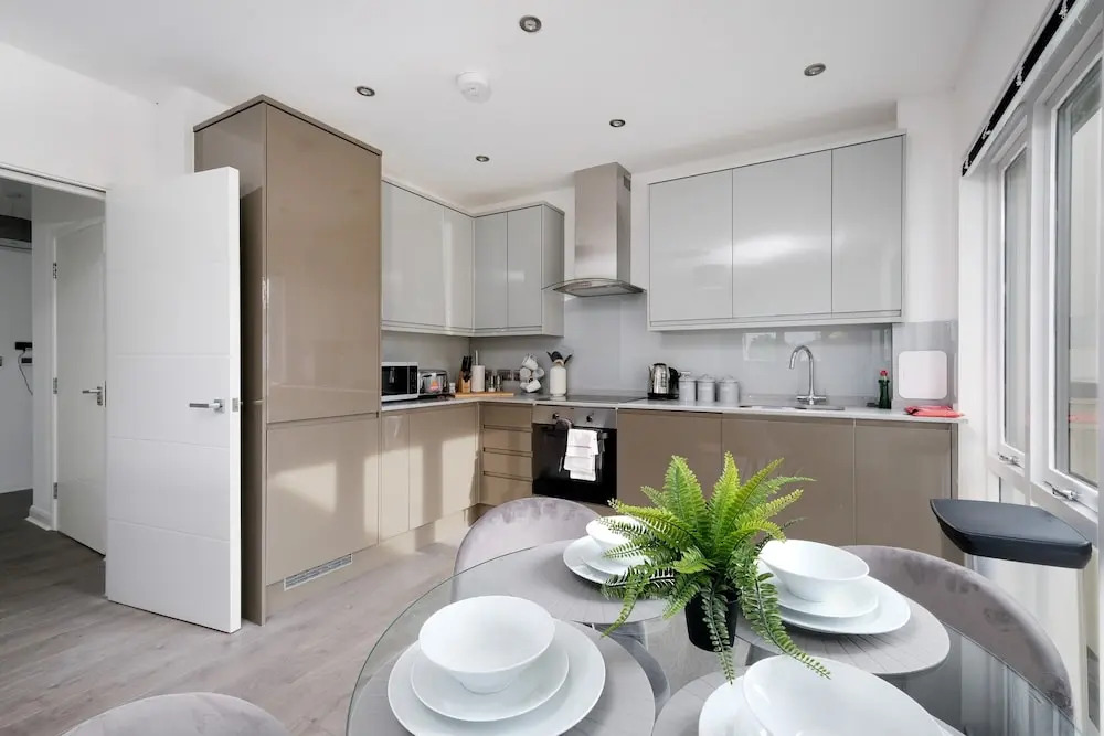 Town Center 2 bed Serviced Apartment 8