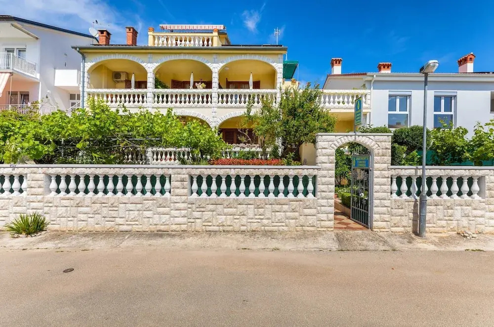 Seaside Apartment in Fazana - Two Bedrooms