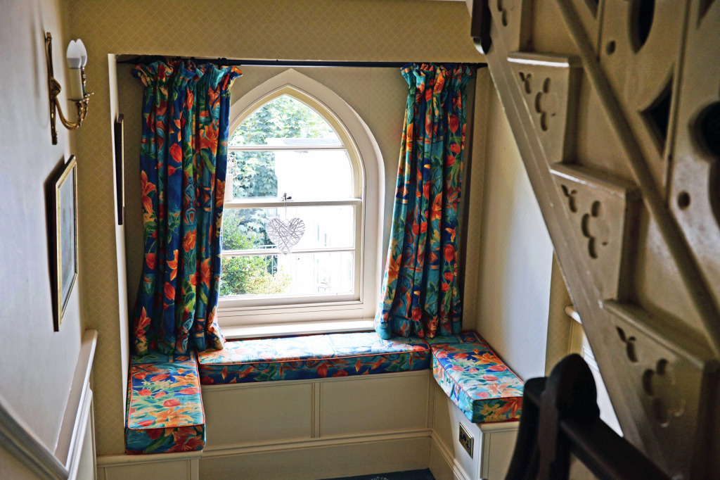 The Priory - Country Manor House, Log Burner, Sea Views, Pet Friendly