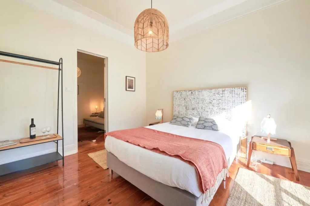 Quiet and Central 2BR APT, By TimeCooler
