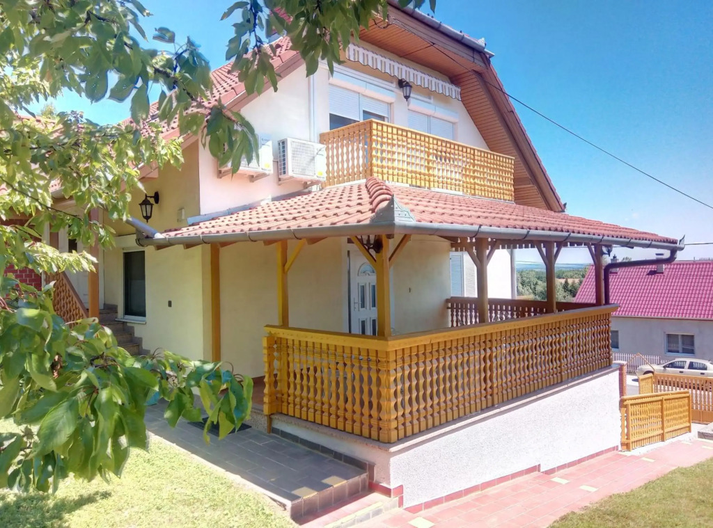 Piroska Apartment