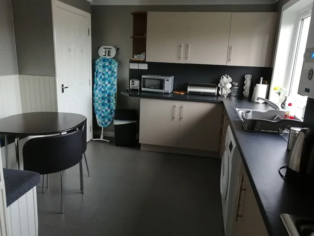 Inviting, Light and Airy 3-bed Apartment in Wick
