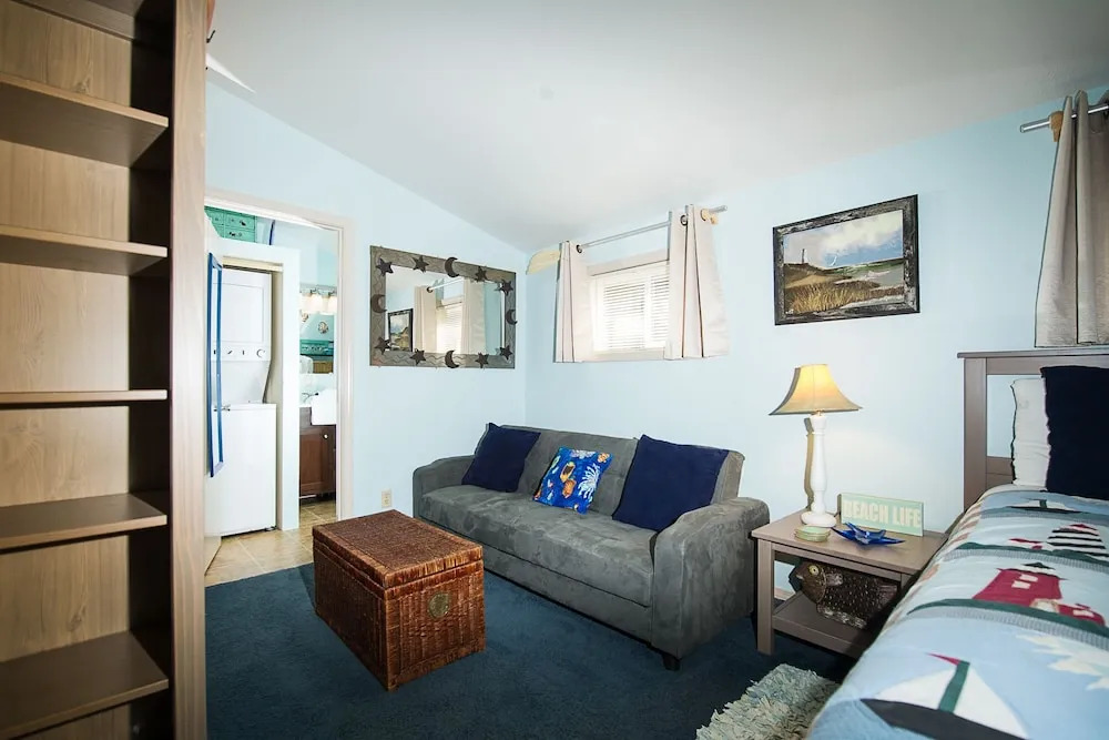Sea Daze 1 Br cottage by RedAwning