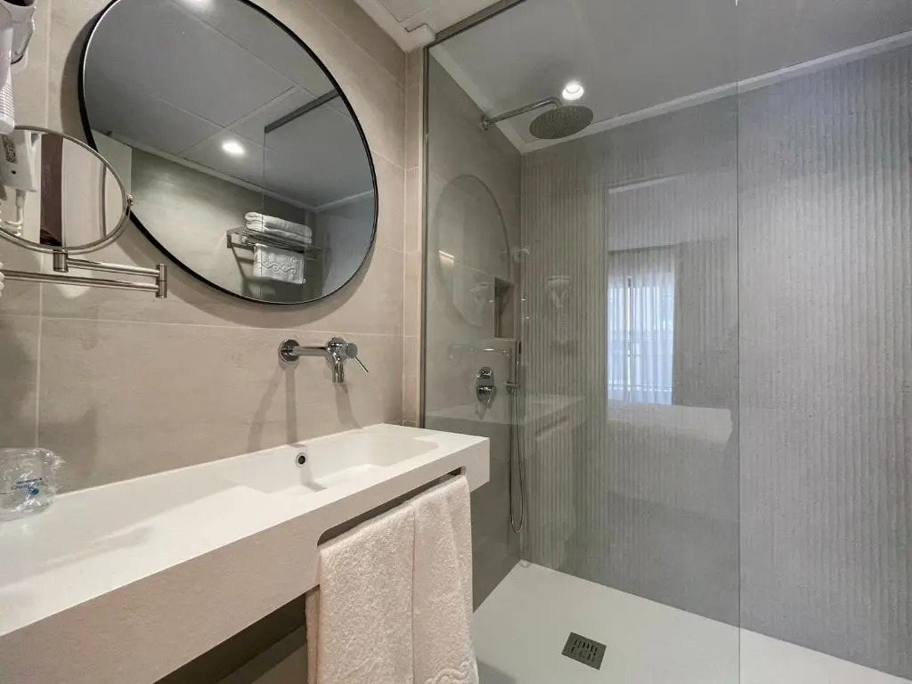 Hotel Quatre Llunes