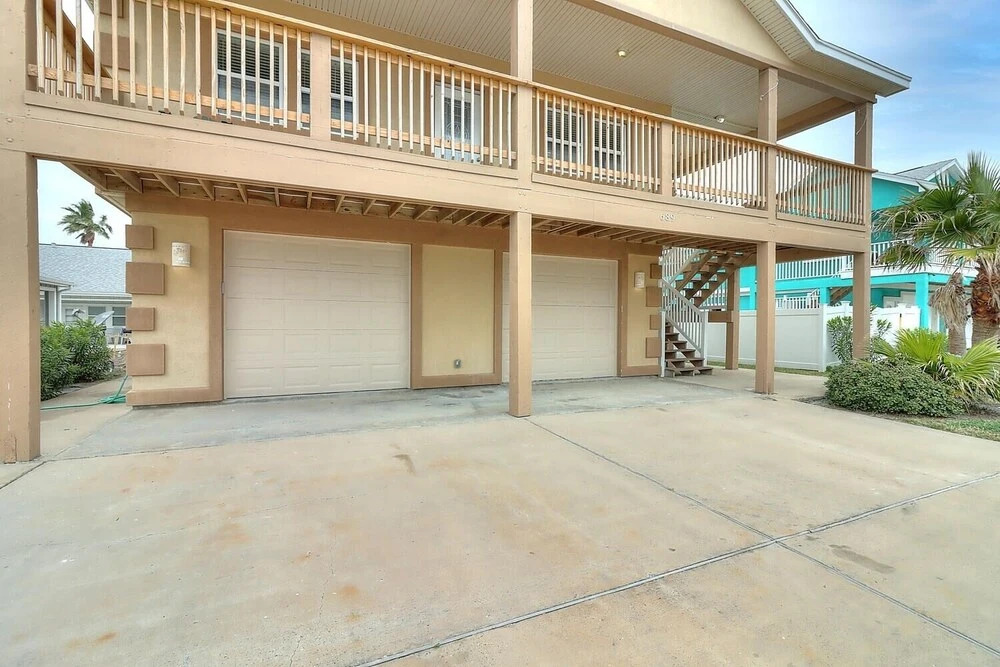Twin Dolphin Cove 4 Bedroom Home by Redawning