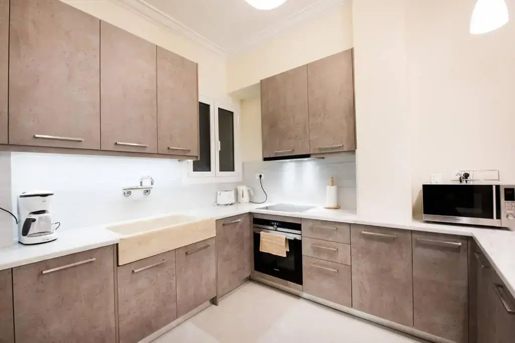 Elegant 3 bd apt, in the most prestigious area.