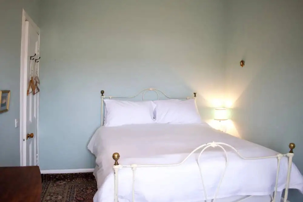 Bright & Spacious One Bedroom Flat Near Leith