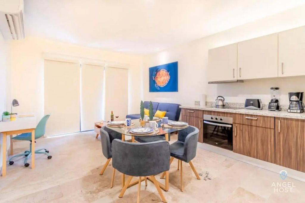 Veranto Condo Near 5Th Ave W Pool Access