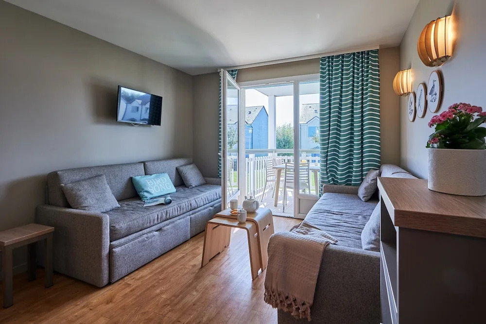 Courseulles Family Apartment for 6