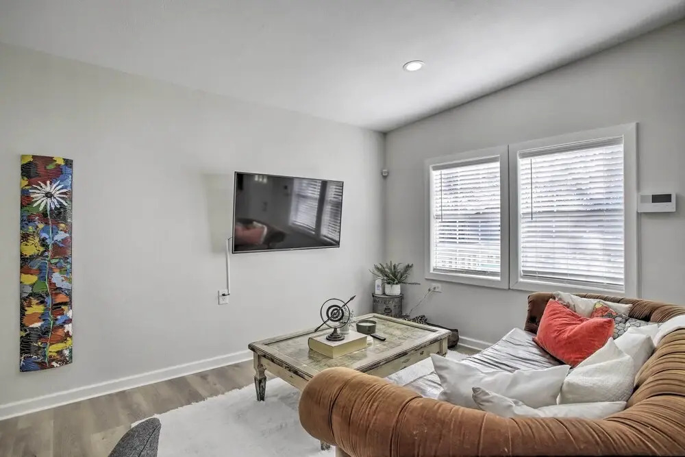 Pet-friendly Cottage, 3 Blocks to Main St!