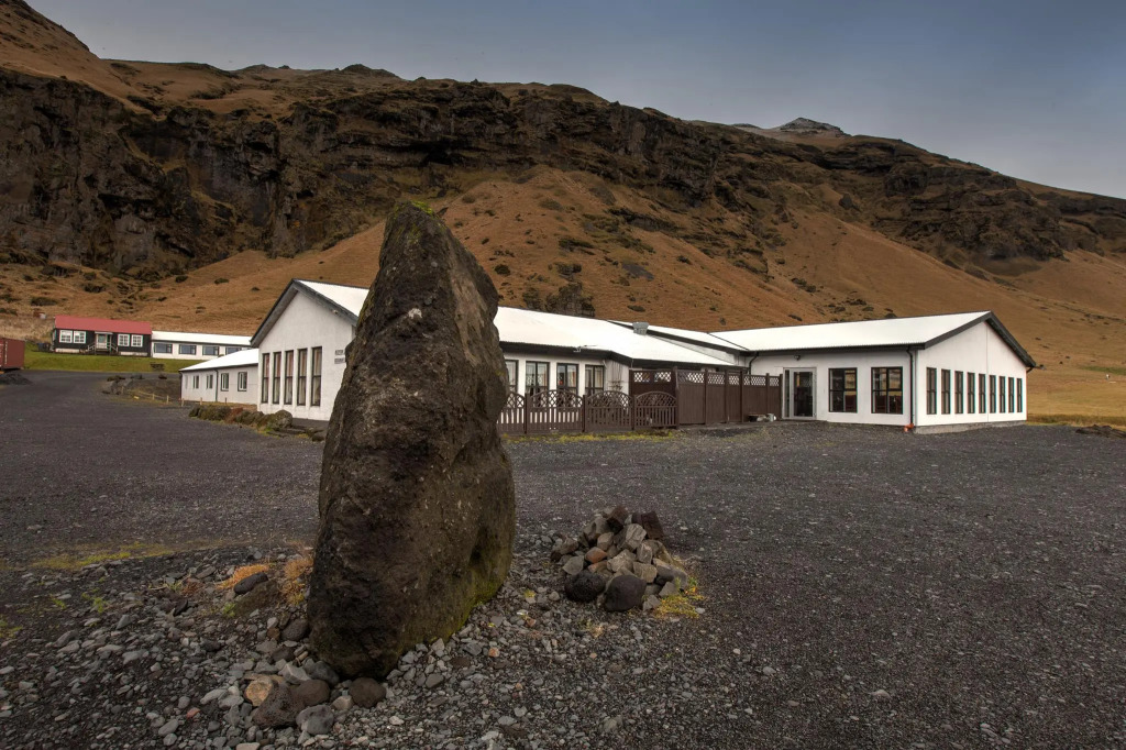 Drangshlid Hotel by Tröll