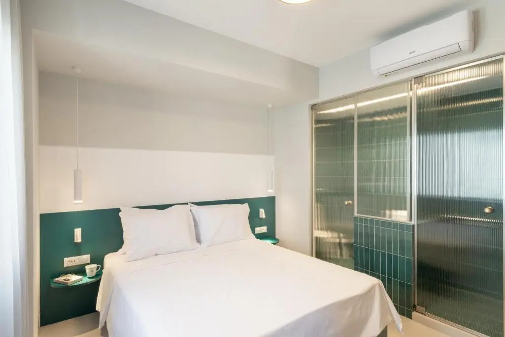 Evans Luxurious Apartment 4