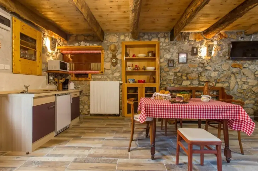 Peaceful Getaway in Polje with Garden