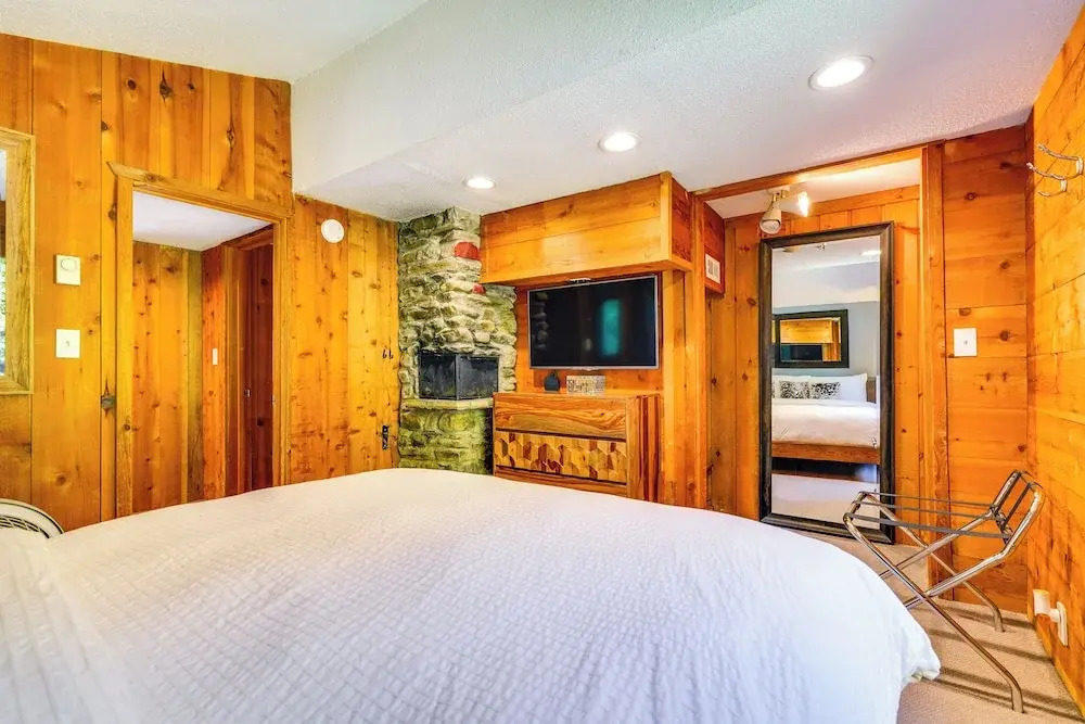 Stratton Shuttle Access! Vermont Mountain Hideaway