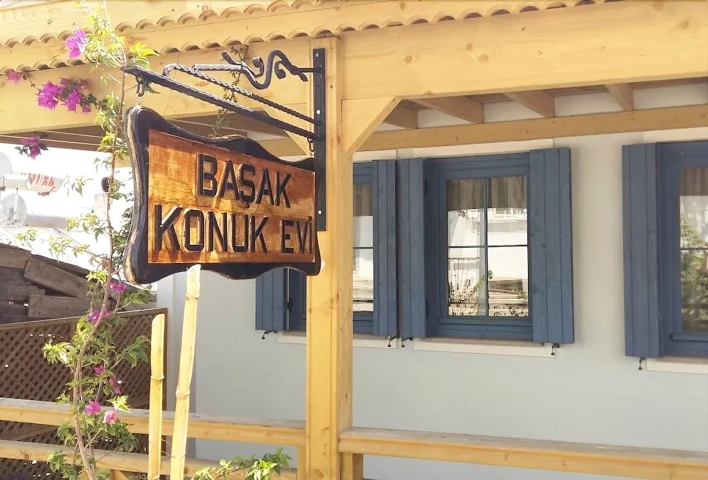 Bozcaada Basak Konukevi