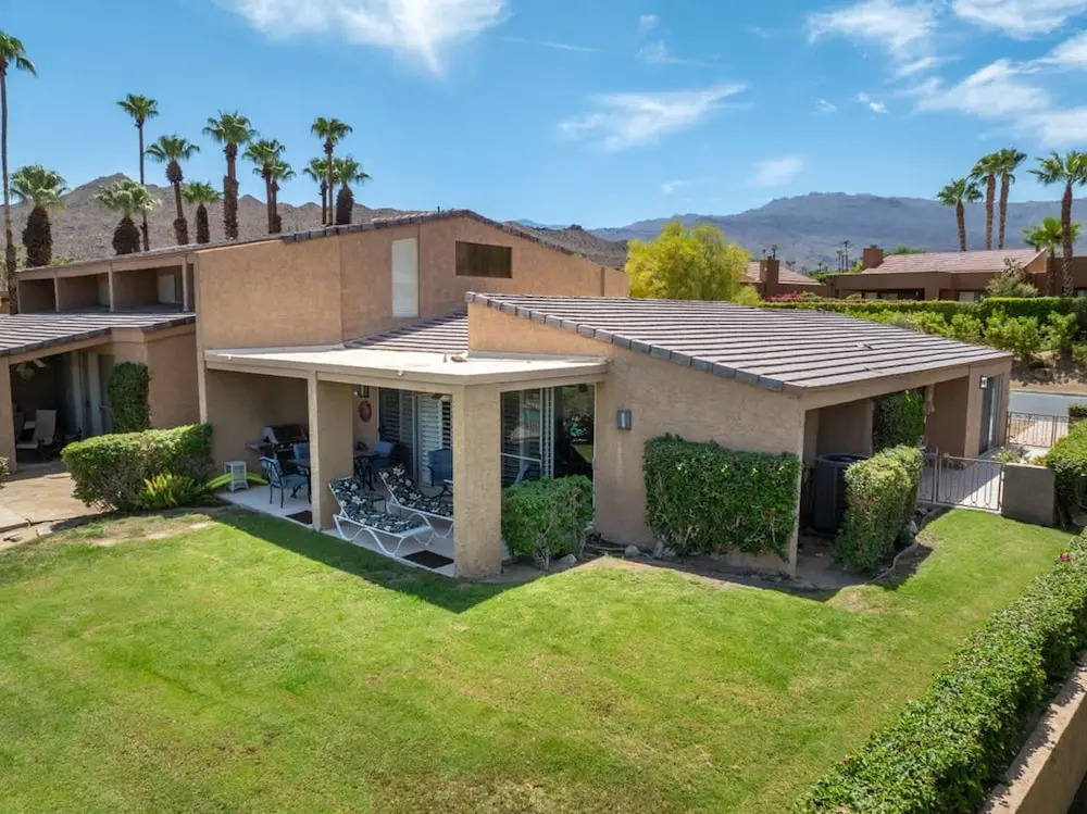 Desert Flower- Ironwood CC Condo Pool Spa