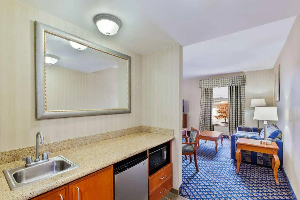 Hampton Inn and Suites Jamestown