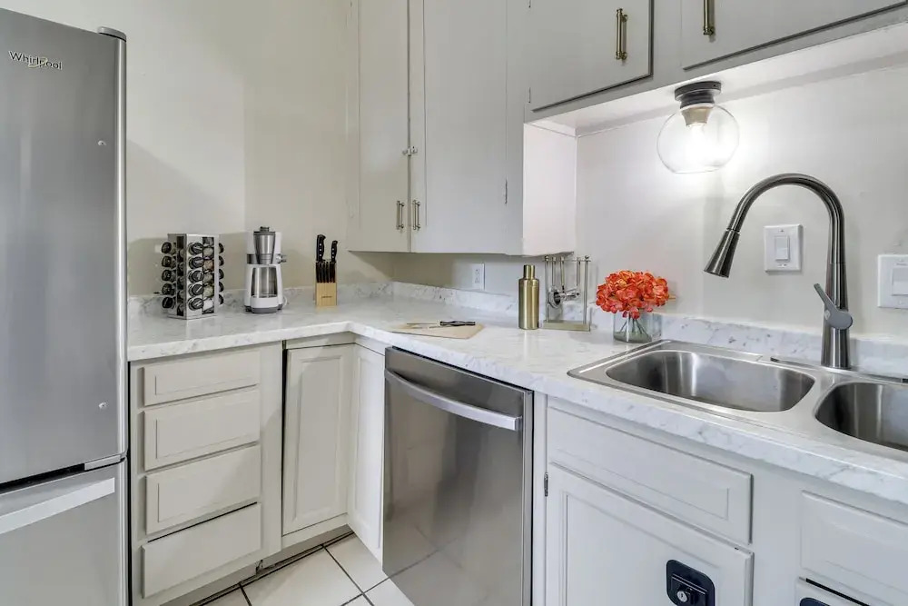 2 Mi to Old Town Abq: East Downtown Triplex Unit