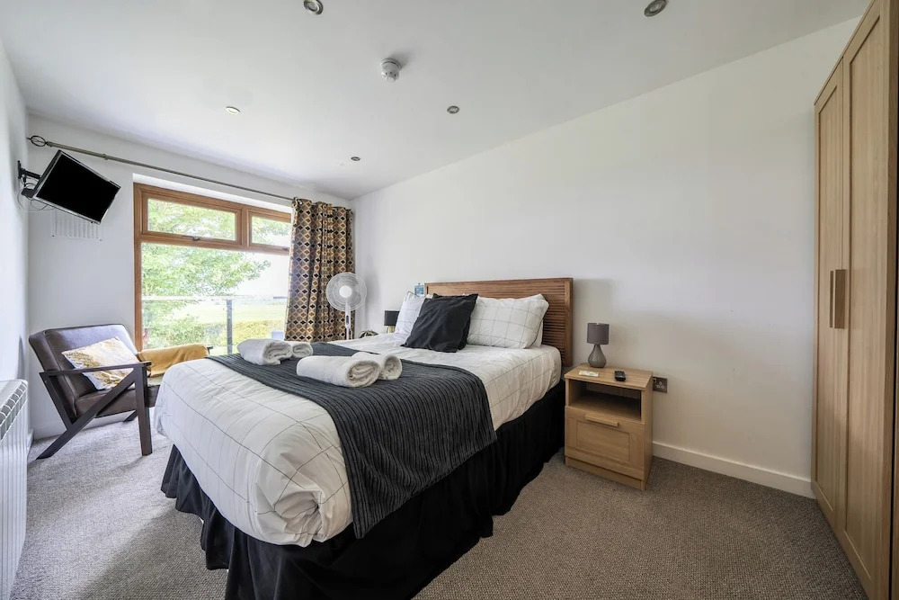 Modern Peaceful Open Plan 1-bed Apartment Rutland