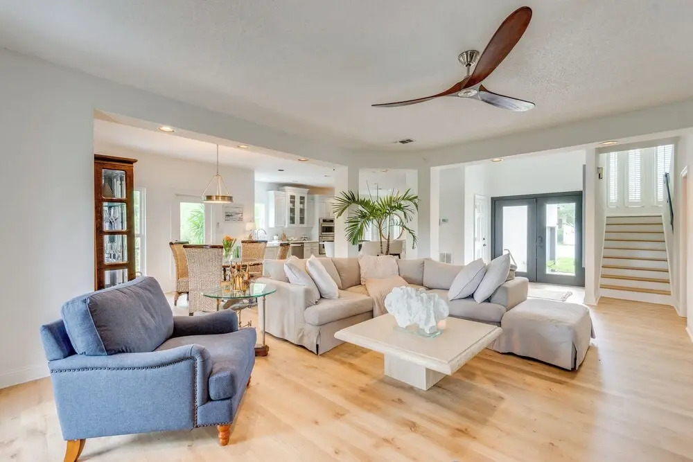 Luxe Gulf Breeze Home w/ Patios - 4 Mi to Beaches!