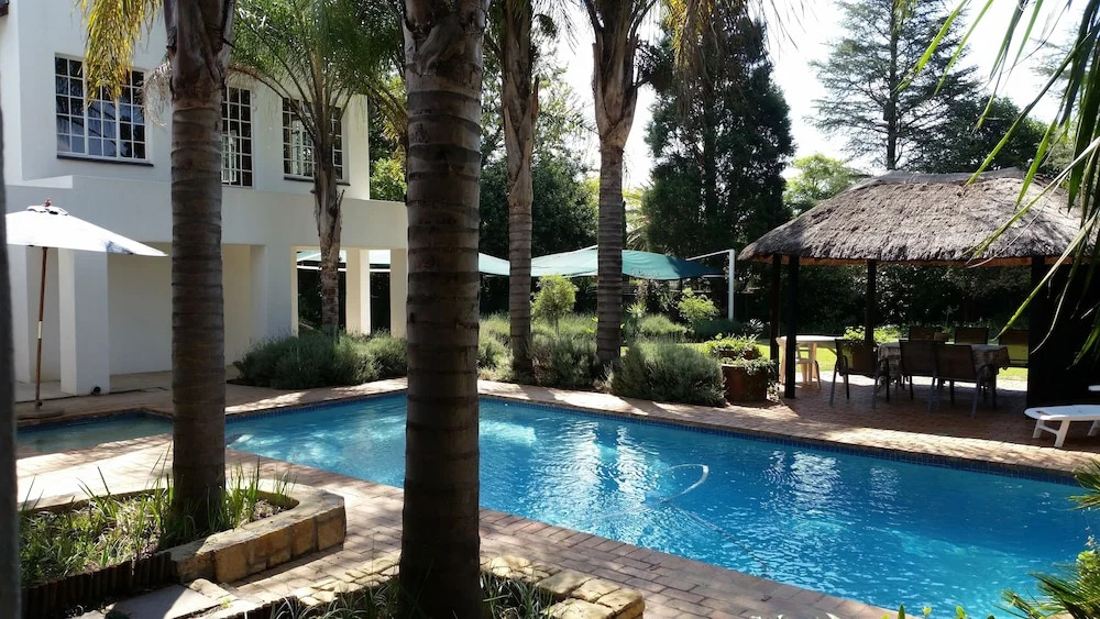Six Valk Avenue Guest House
