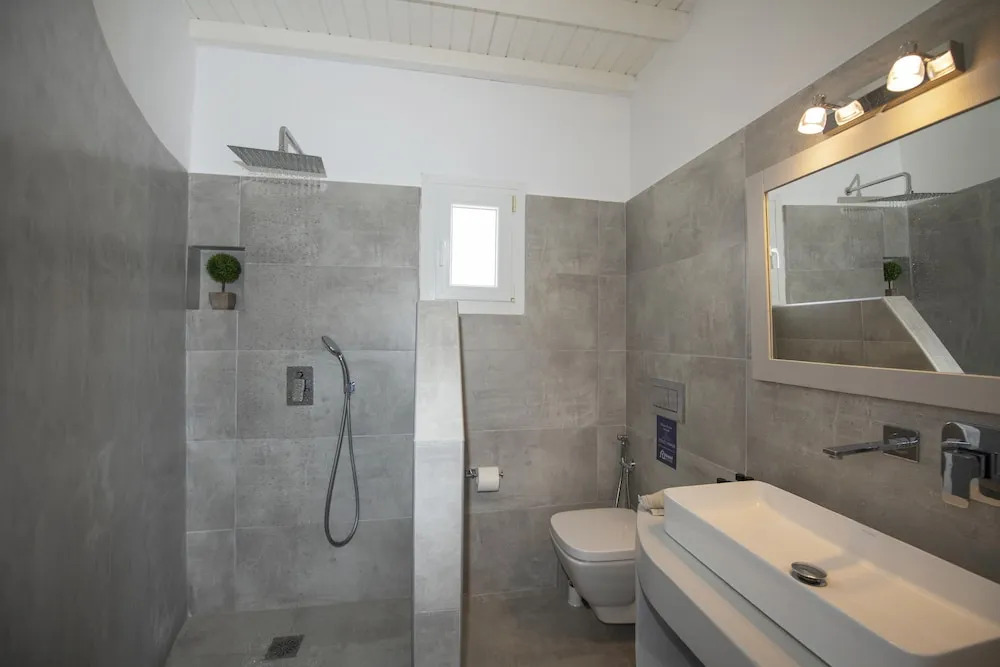 Serene Villa by Stylish Stays