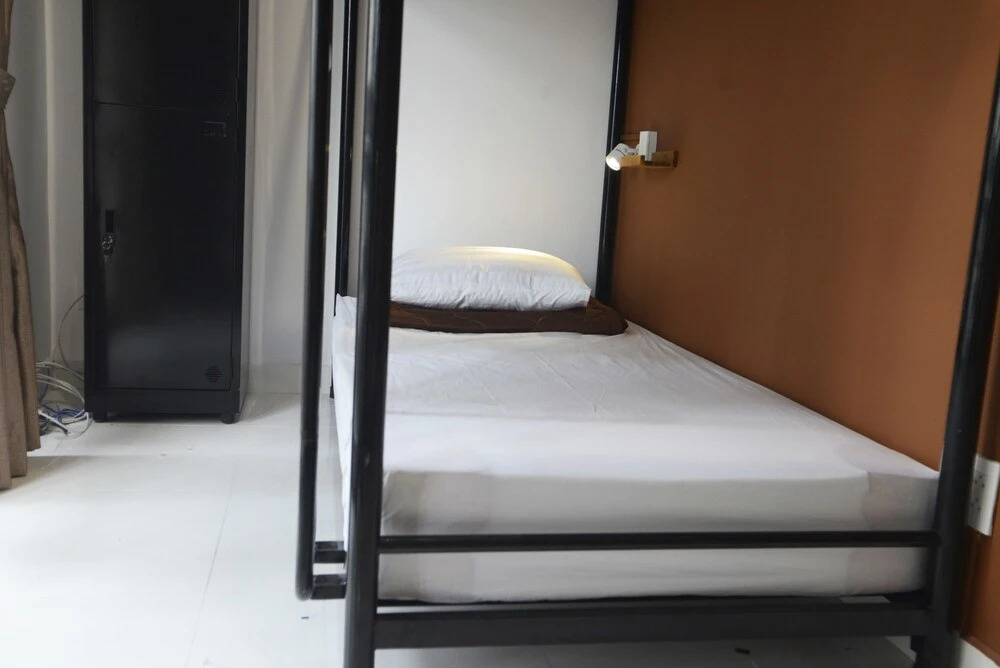 6feet Hostel