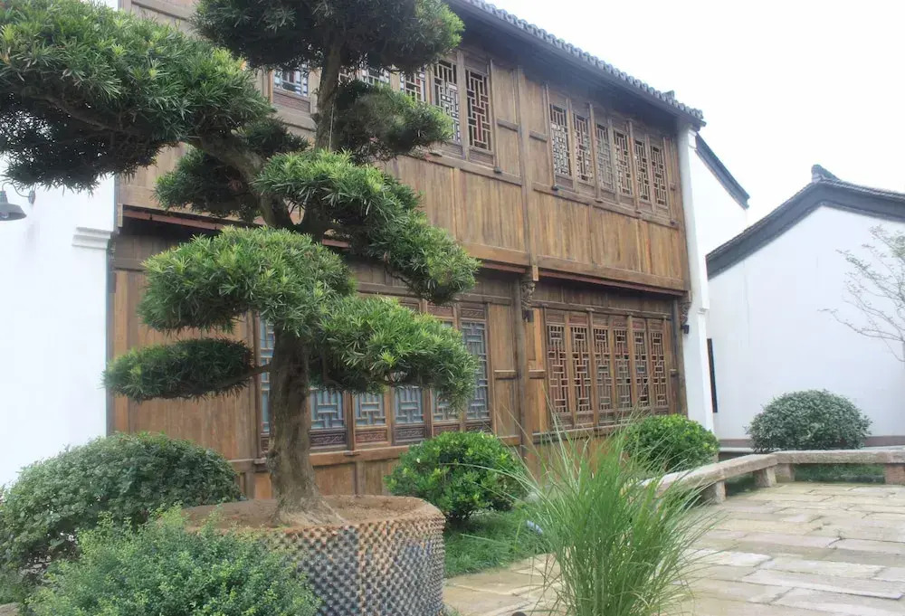 Courtyard-Lestay