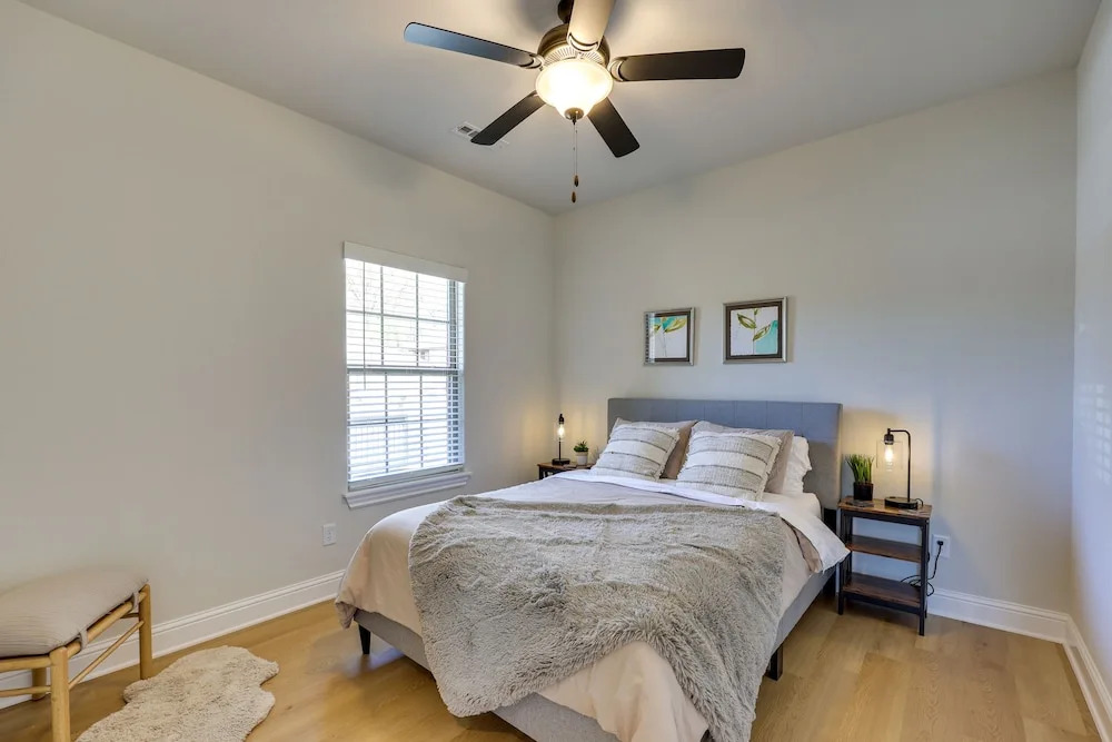 Biking Haven: Charming Bella Vista Home w/ Games!
