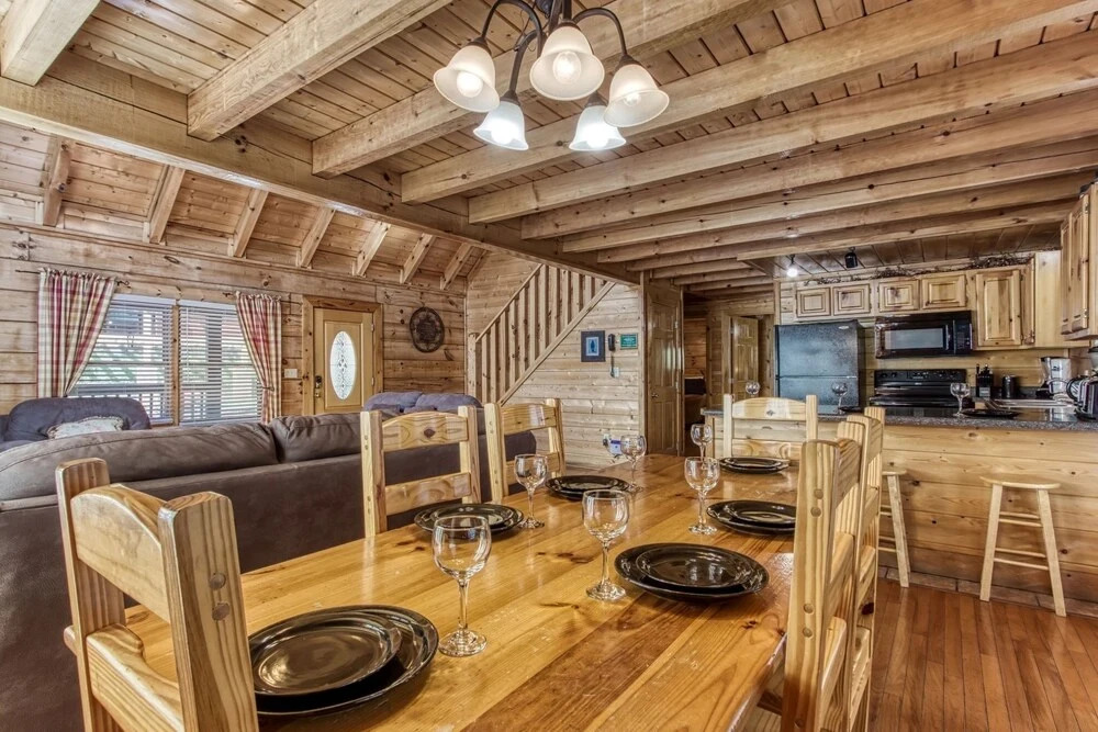 ERN864 - The Cedars - Great Location! Close To All The Action! cabin