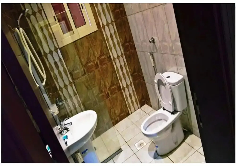 سويت غرفتين وصالة خدمة توصيل من المطار