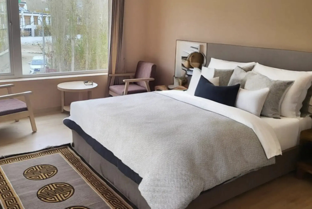 Hotel Dekiling by Eastlynn Collections