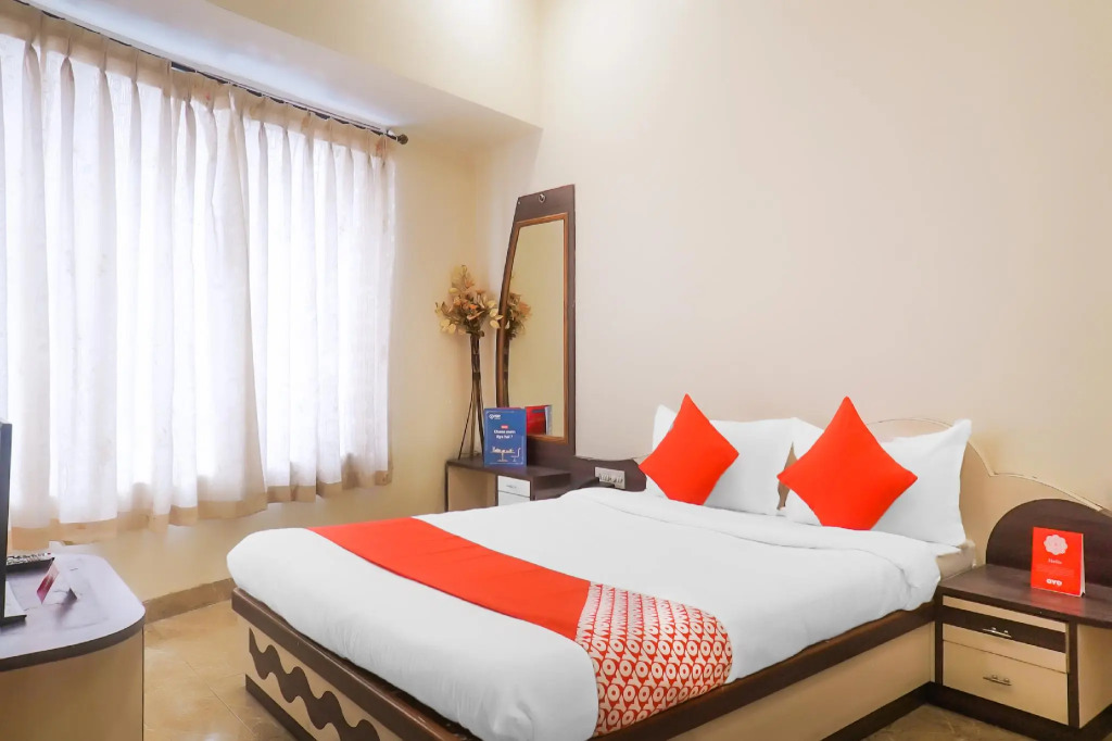 OYO Flagship 15921 Hotel Golden Rock