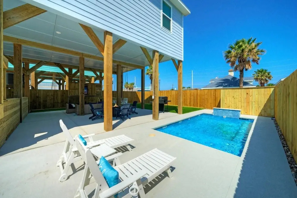 Coastal Retreat w/ Pool, Firepit, BBQ & Outdoor TV Lounge Deja Blue by Avantstay