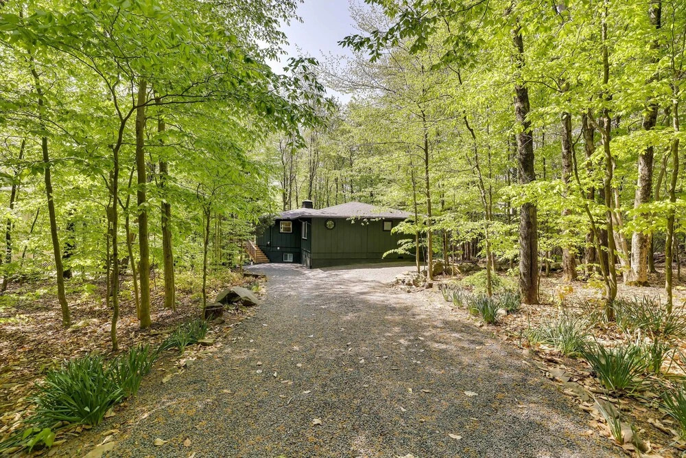 Private Deck & Grill: Pocono Pines Retreat!