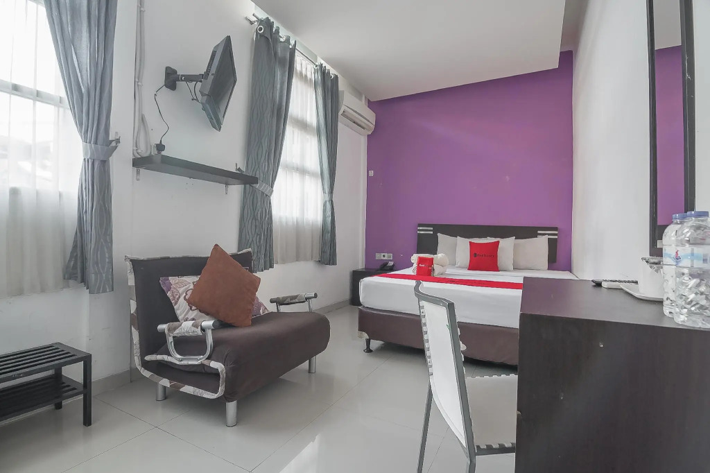 RedDoorz Plus near Undip Pleburan