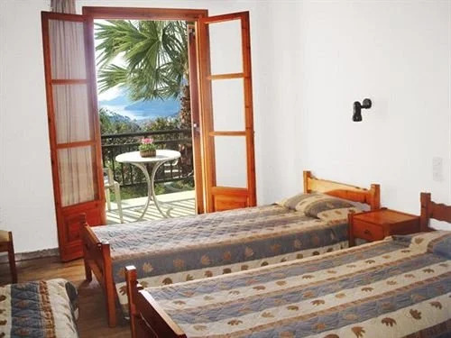 Makis Sea View Studios