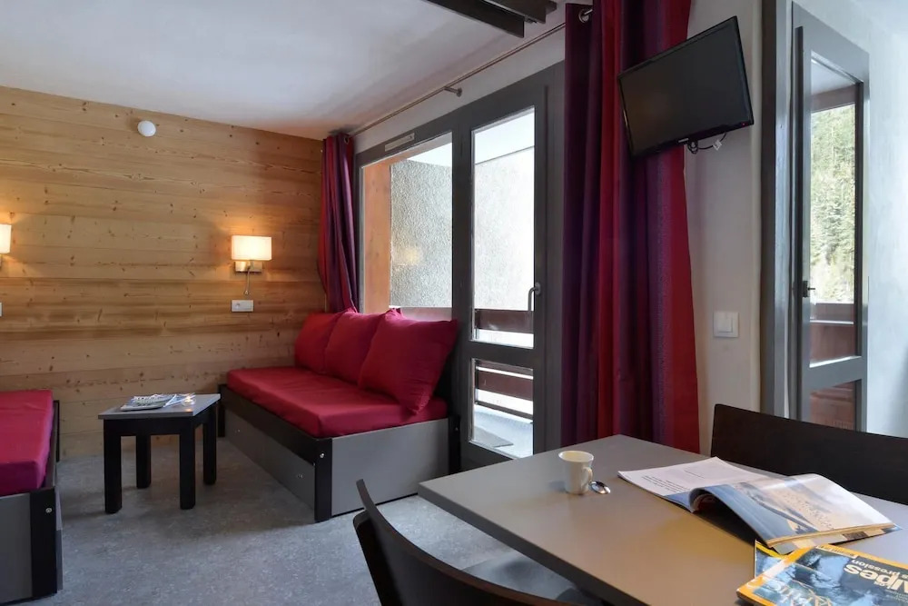 Residence Saintjacques Refurnished Divisible Studio for 4 People of 28 mÂ² on the Slopes Rs616
