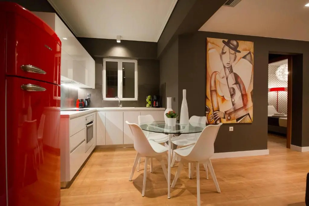 Ma Maison Nο 2, Luxury Central Suite with Parking, 15' to Acropolis by Metro, 1' from Metro