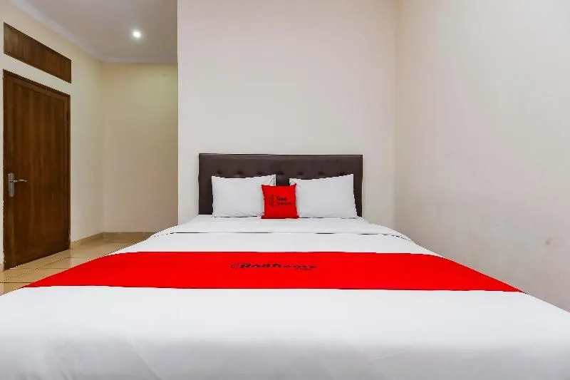 RedDoorz Plus Near Taman Lalu Lintas Bandung