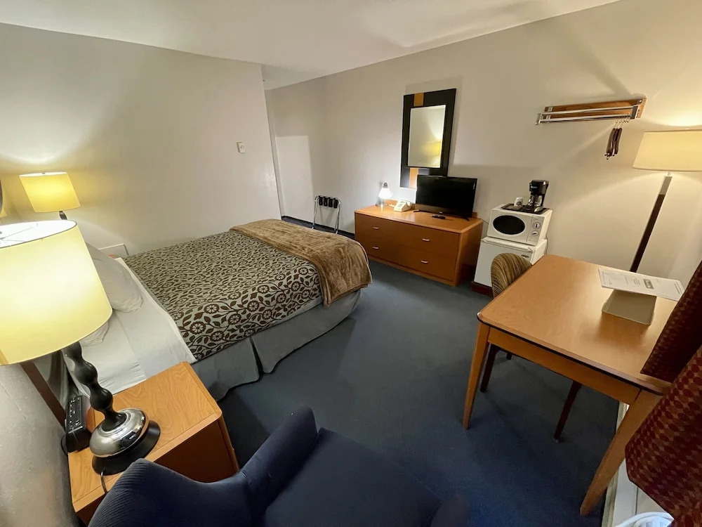 Travel Inn Watertown