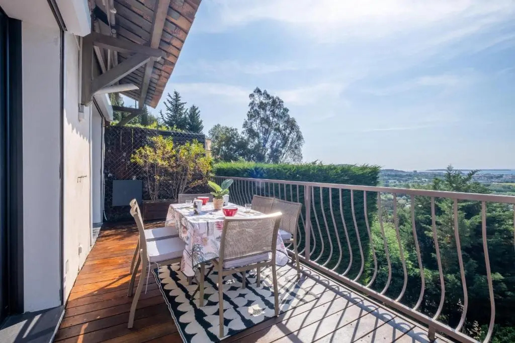 SERRENDY PENTHOUSE STYLE HOUSE Swimming pool and absolute calm!