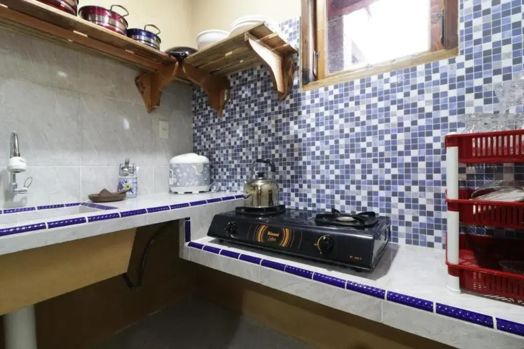 Alloyna Country Cottage Brastagi
