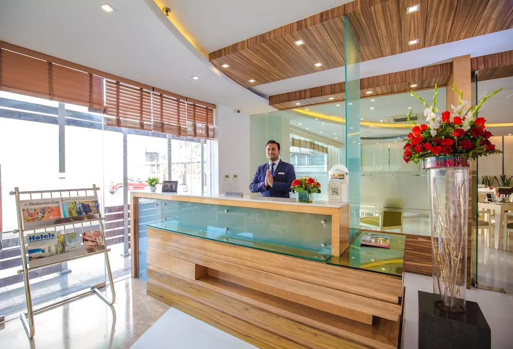 Emblem Hotel Sector 14 Gurgaon