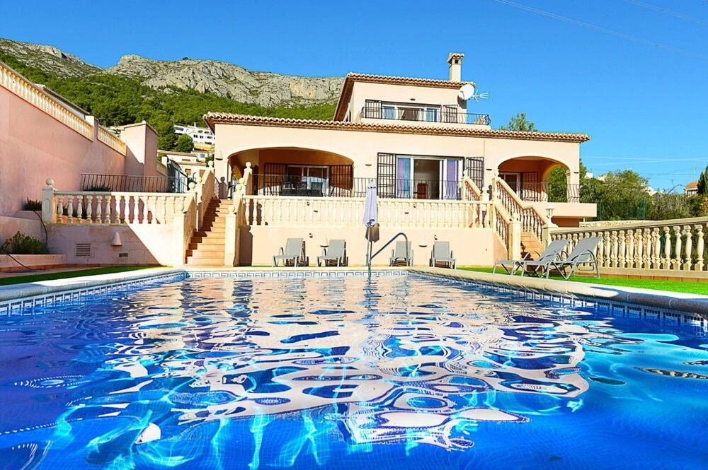 Villa - 4 Bedrooms with Pool, WiFi and Sea views - 104970