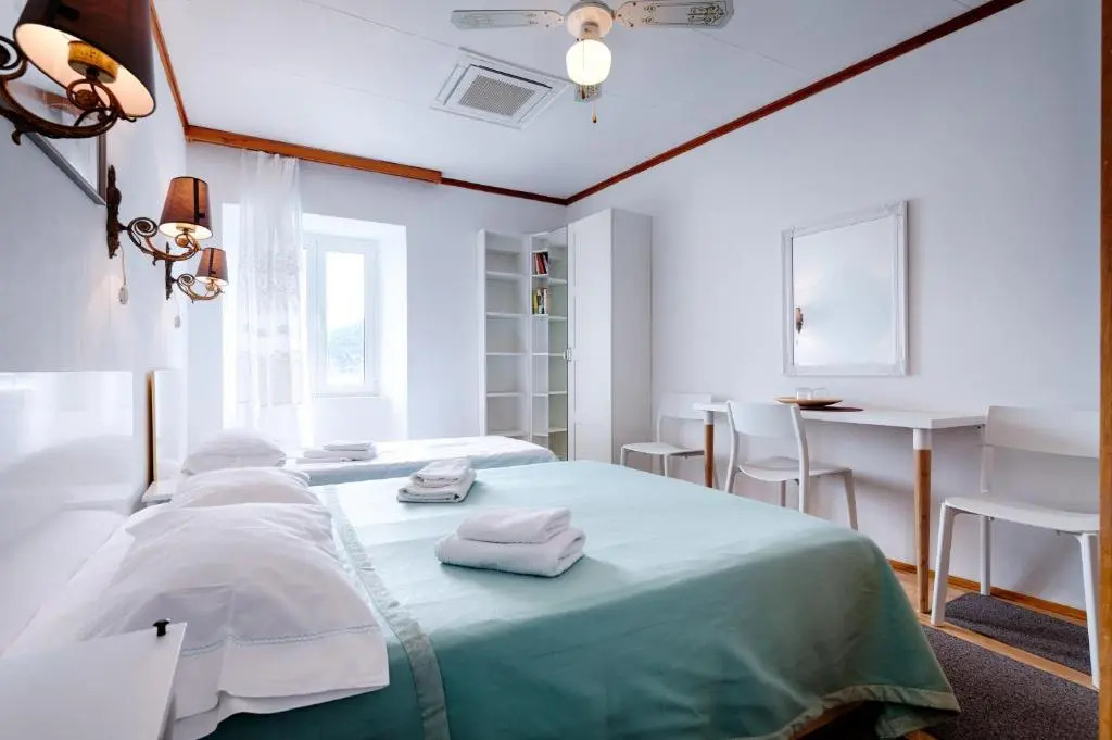 Mira Sea Front Guesthouse