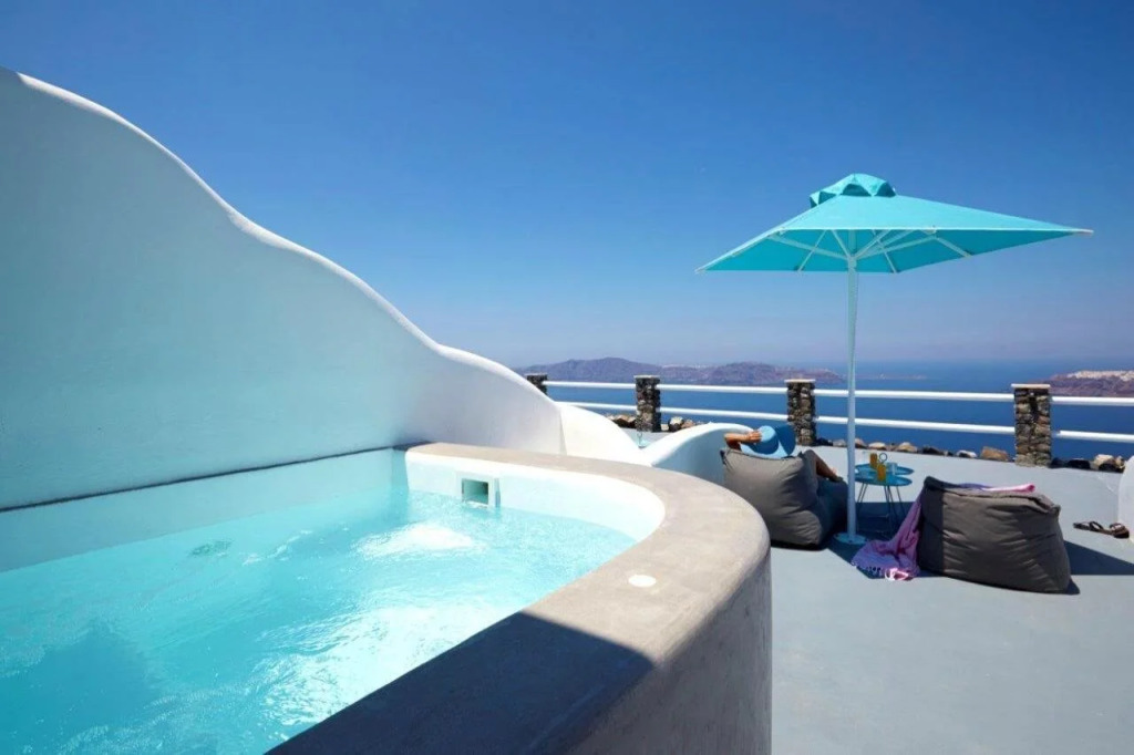 Adore Santorini